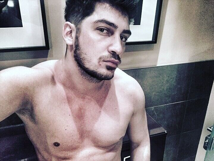  20642839  Artem, 31 ,    