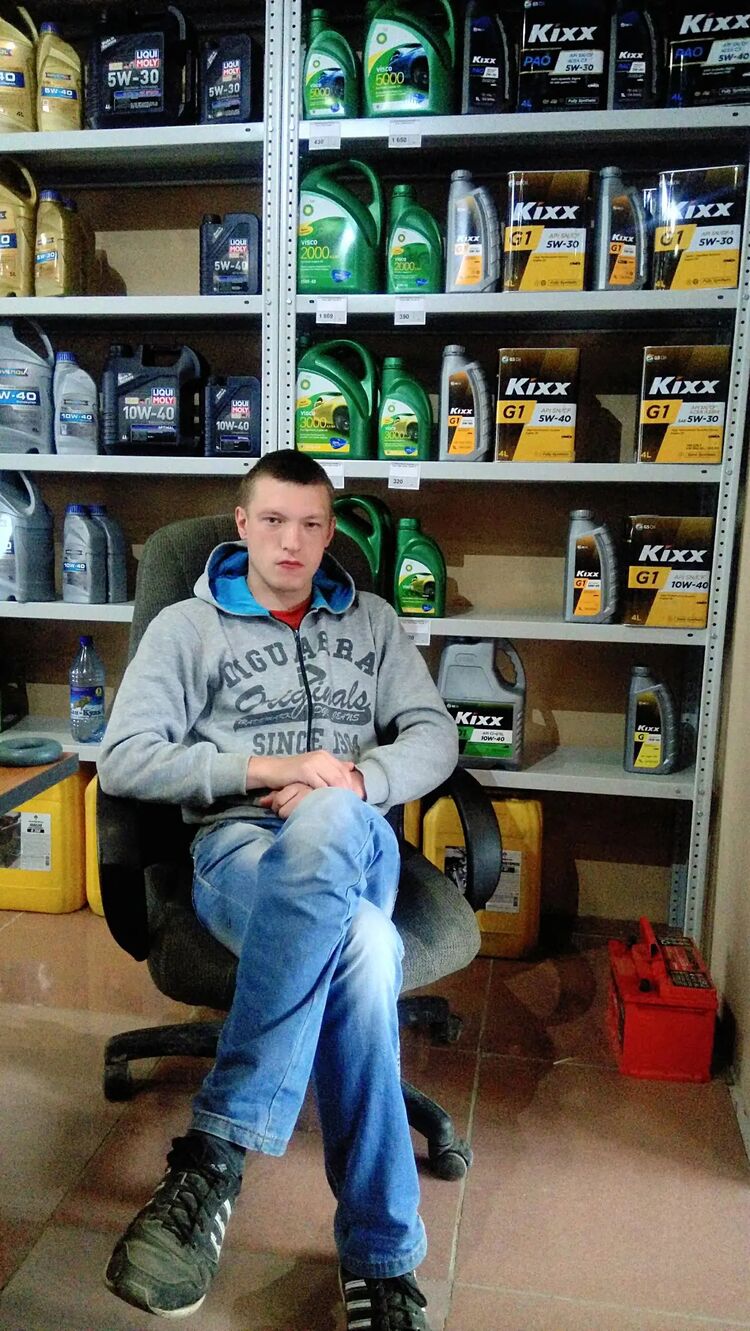  37836799  Viktor, 30 ,    