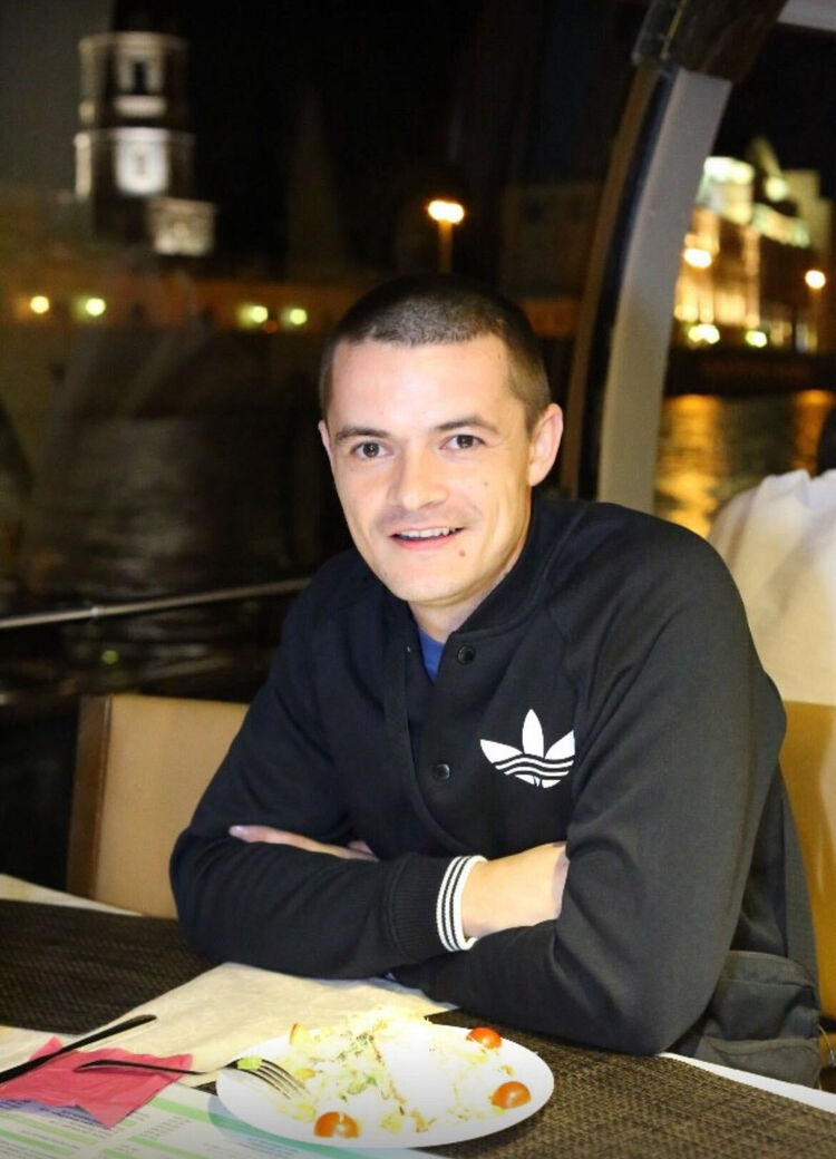  54111209  Alexandr, 39 ,    