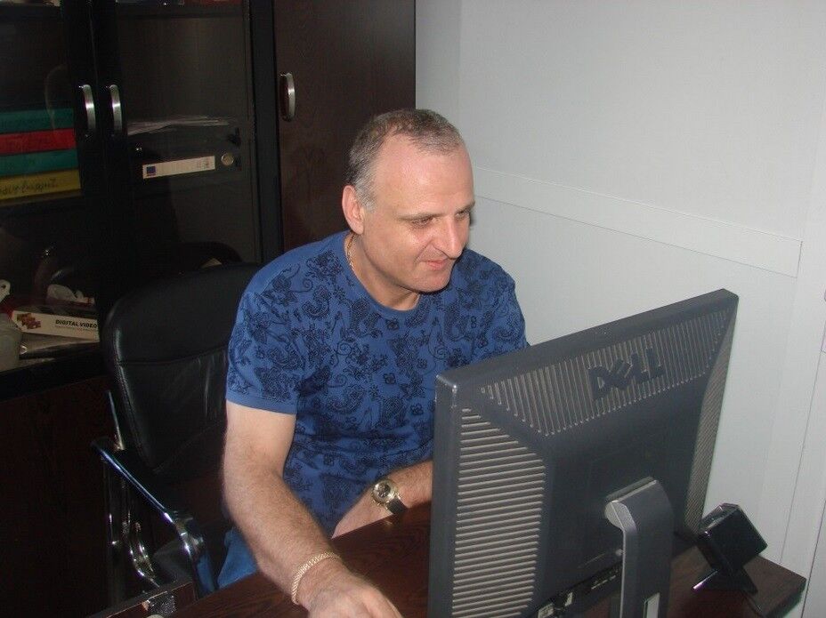  6590169  Sahak, 52 ,    