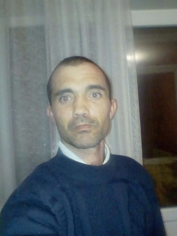  8896259  Serge, 44 ,    