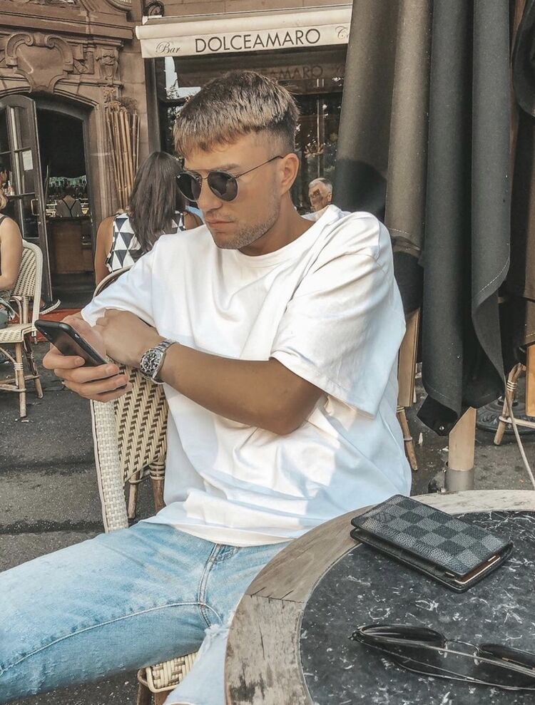  19024019  Alex, 30 ,    