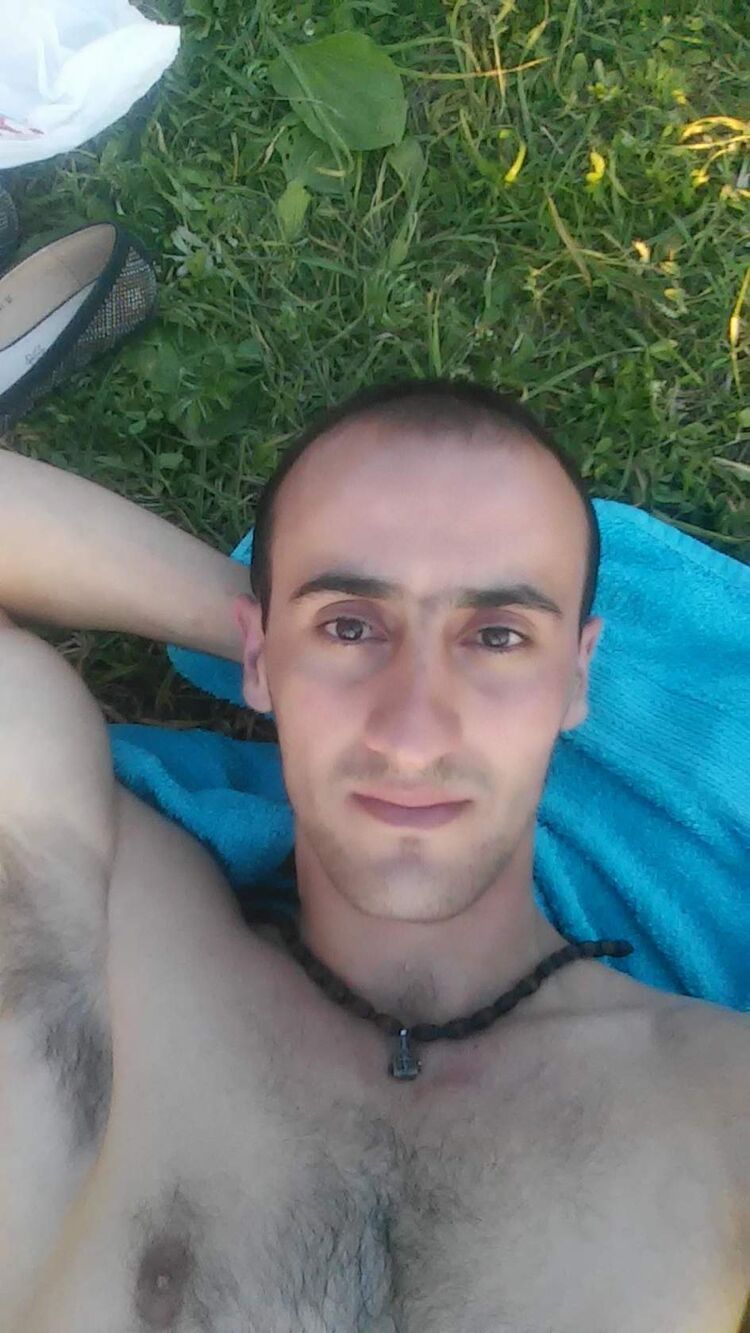  ,   Hovo, 32 ,   ,   