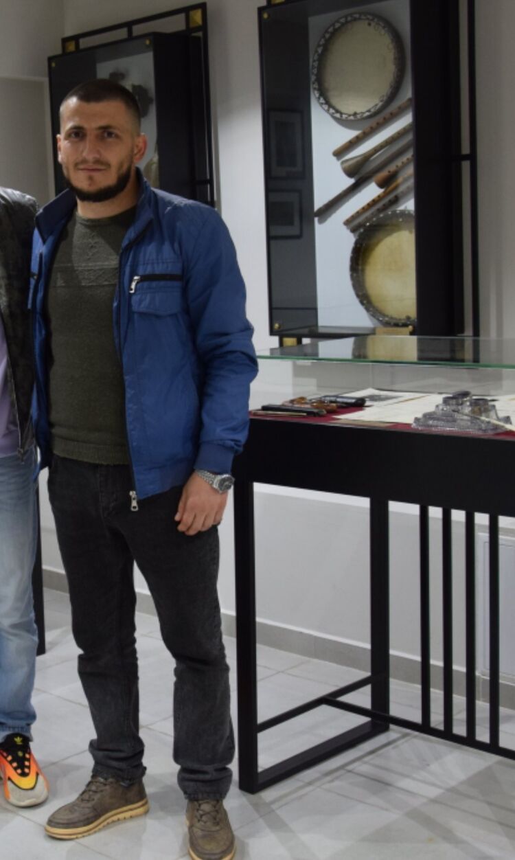  46087199  Arman, 29 ,    