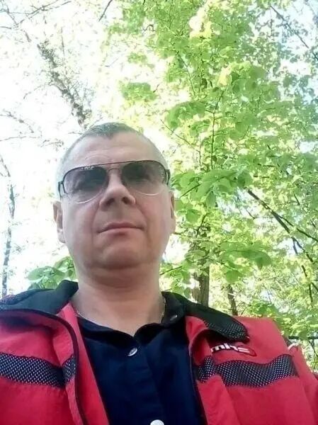  48329339  Roman, 52 ,    