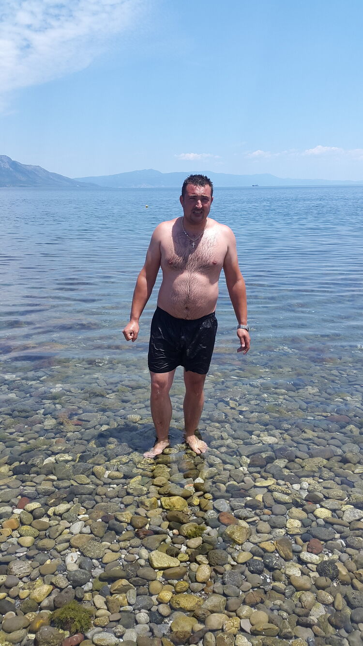  48516799  Andrei, 39 ,    