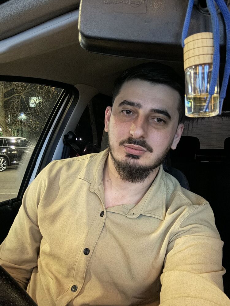  40194399  Abubakr, 33 ,    