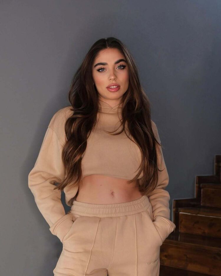  ,   Dasha, 23 ,   ,   