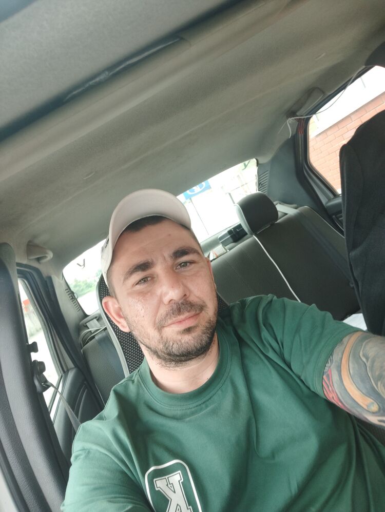  43840179  Viktor, 34 ,    