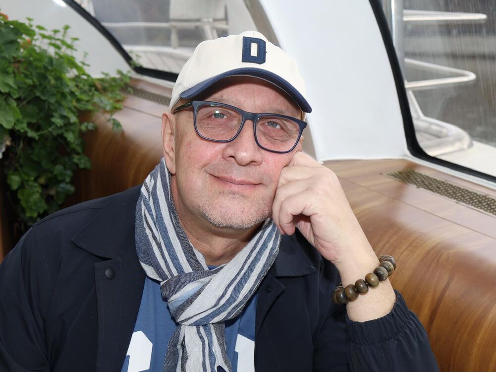  53841939  Alex, 56 ,    