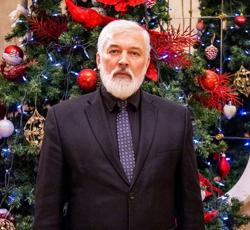  49401239  MR Dmitry, 62 ,    