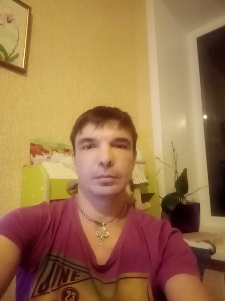  18325949  Ilya, 45 ,    