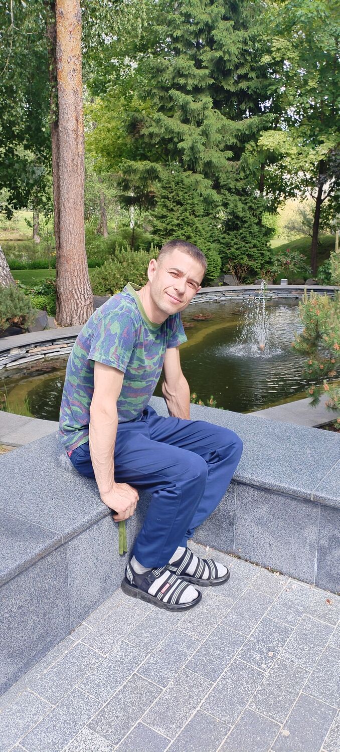  ,   Viktor, 33 ,   ,   