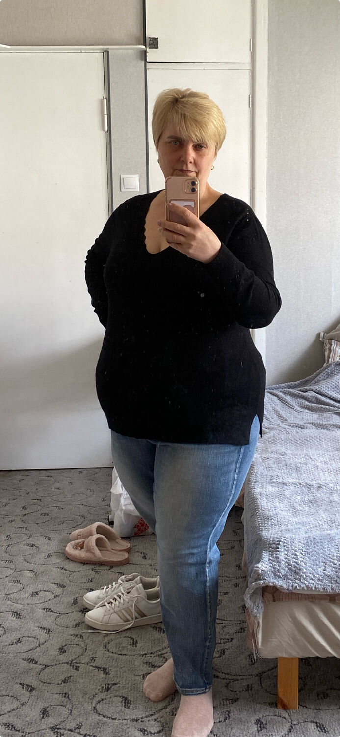  53768799  Viktoria, 52 ,    