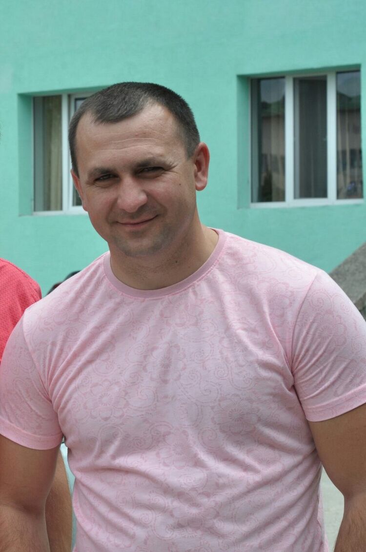  ,   Ivan, 42 ,  