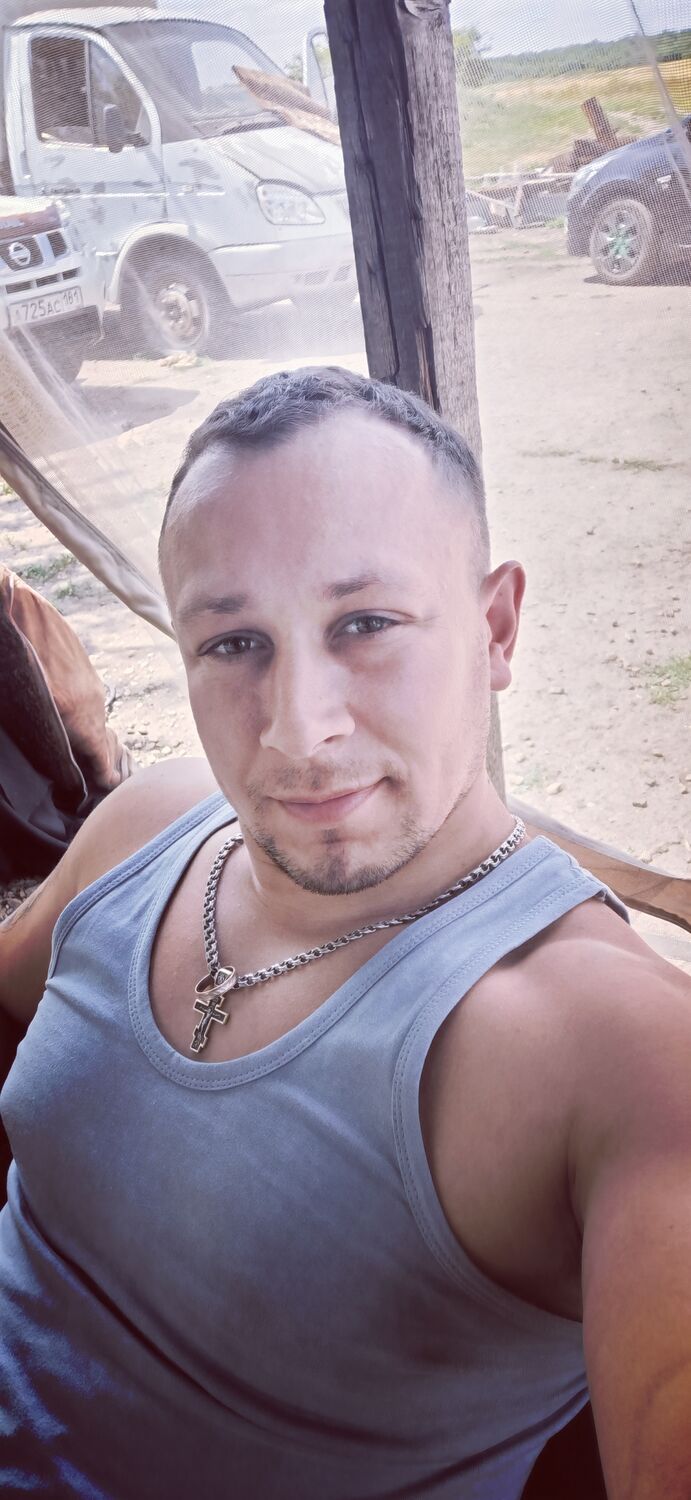  46337149  , 33 ,    
