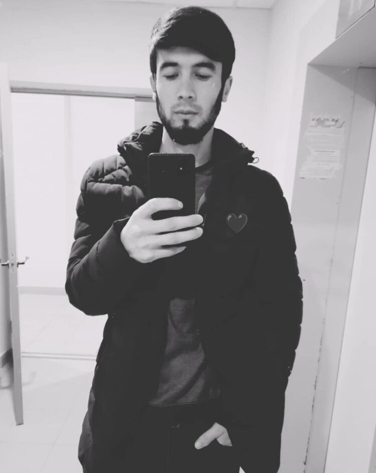  22177549  Erik, 28 ,    