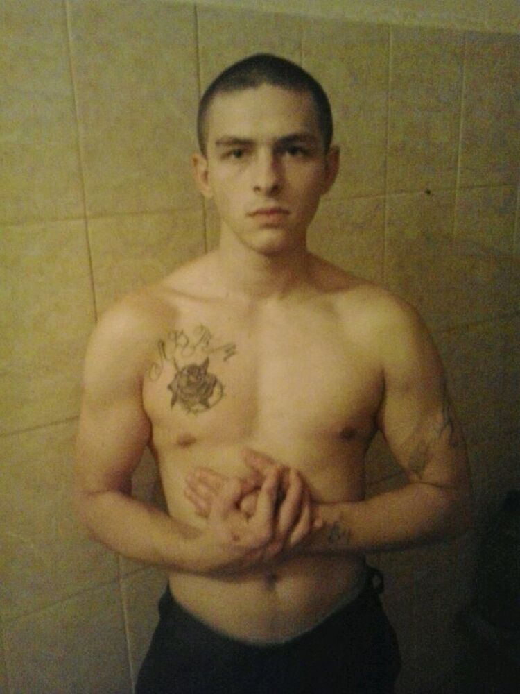  10989249  Ilya, 28 ,    