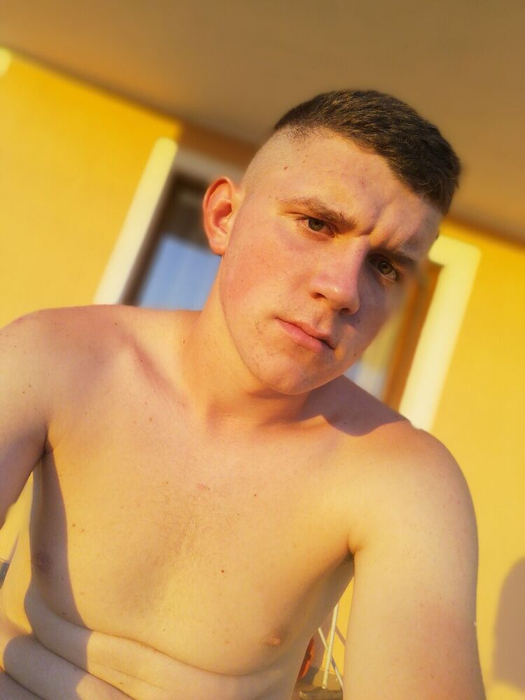  ,   Maxim, 24 ,   ,   , c 