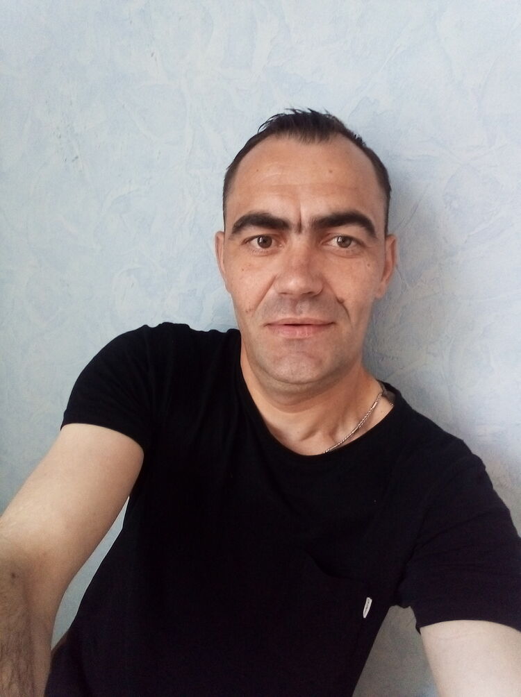  35152959  Andrei, 44 ,    