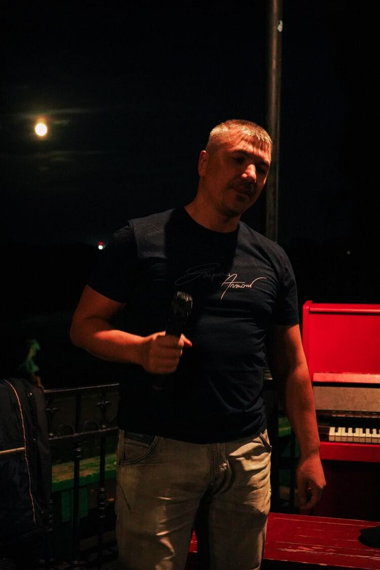  ,   Ruslan, 45 ,   ,   , c 