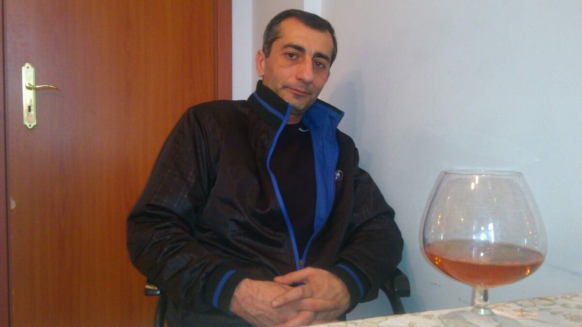  ,   ARMEN, 49 ,   