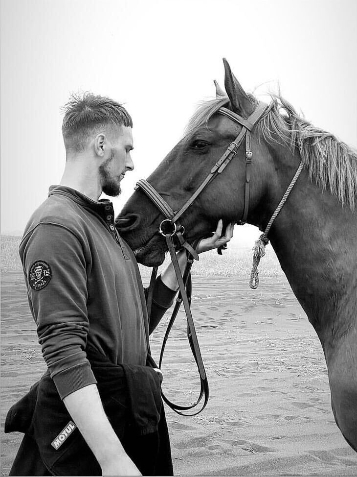  28403759  , 35 ,    -