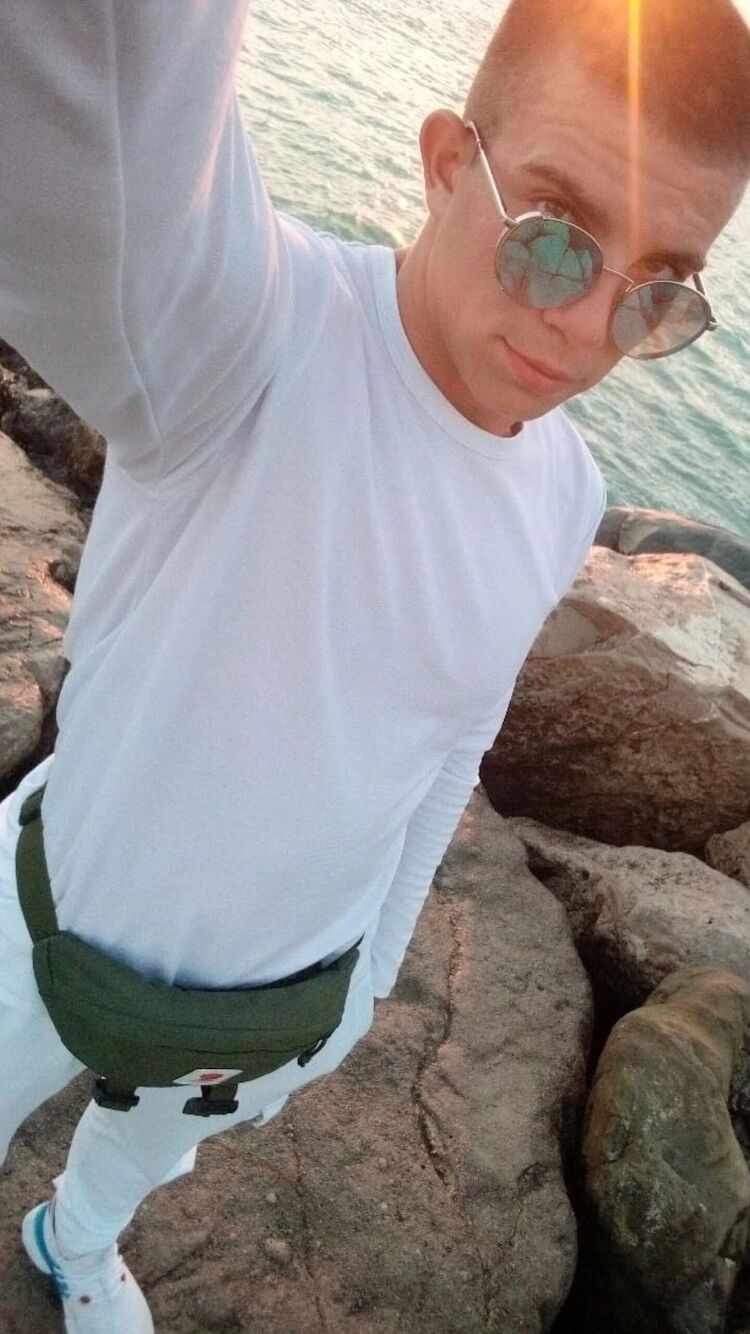  37049219  Dmitrii, 25 ,    
