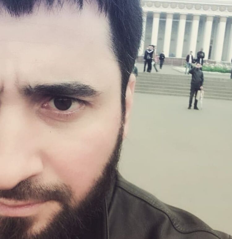  54232889  GRAY HAIRED, 32 ,    