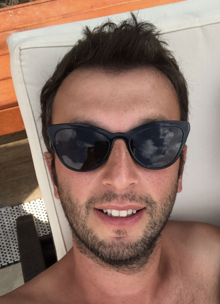  37177949  Orkun, 42 ,    Cesme