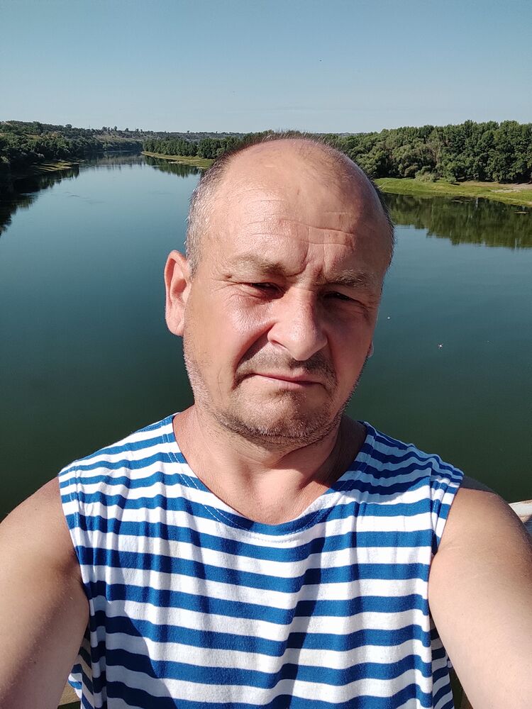  44832129  Andrei, 51 ,    
