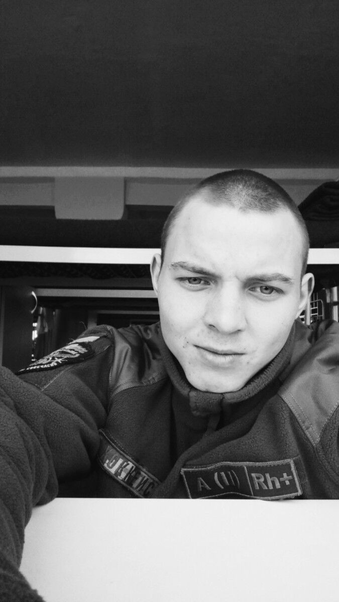  15558809  Andrii, 32 ,    