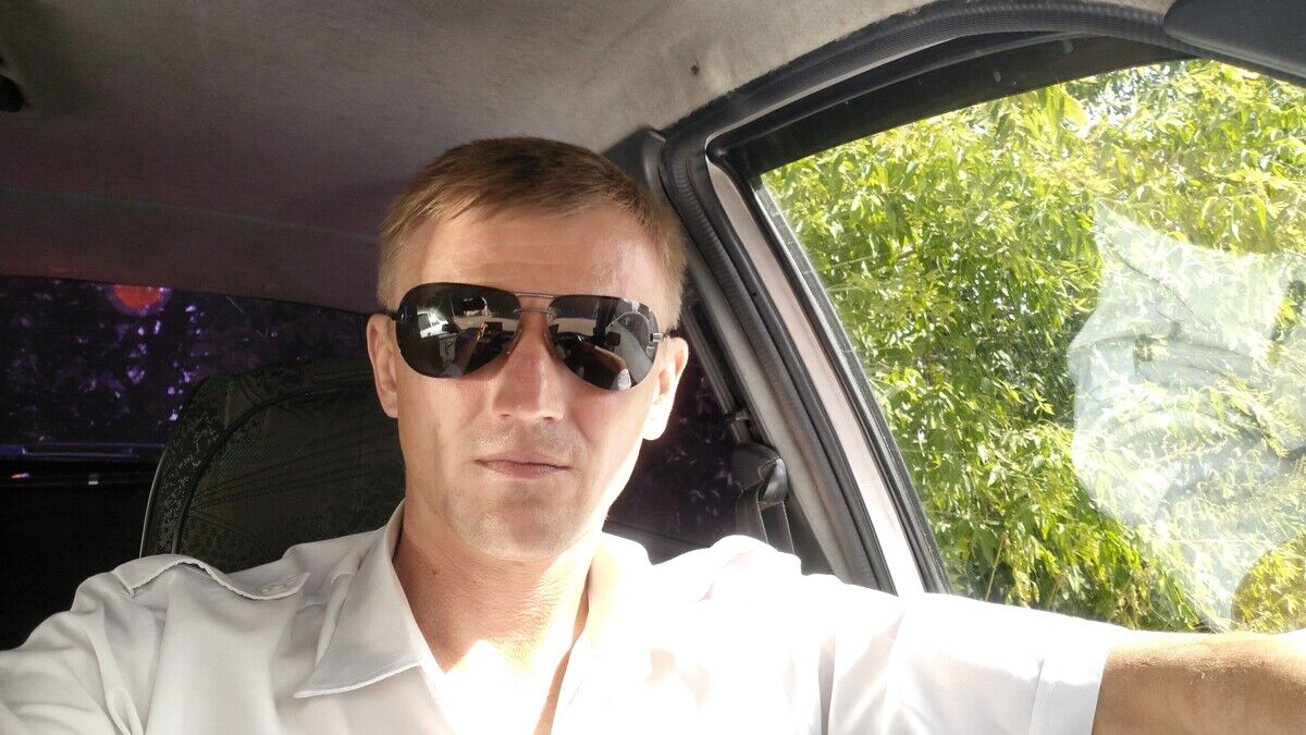  21133809  Ivan, 46 ,    