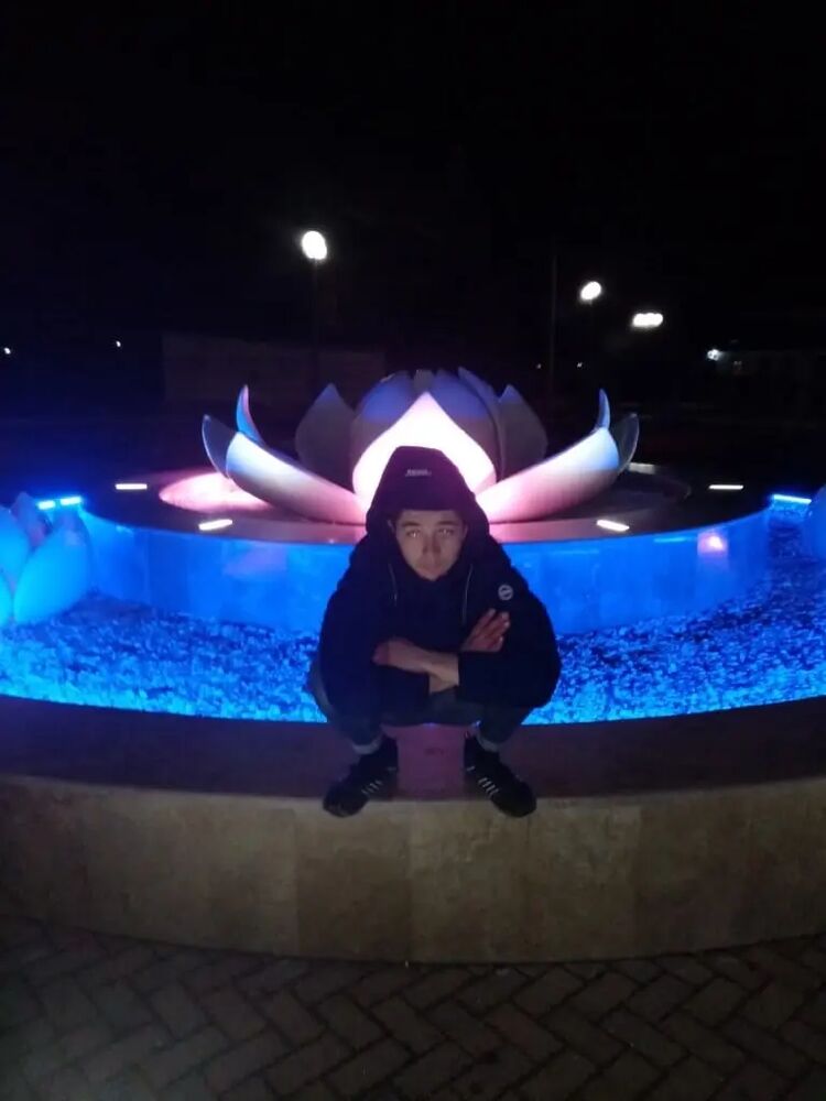  --,   Max, 21 ,   ,   