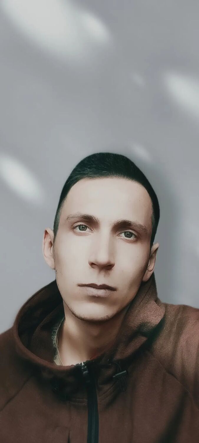  28252349  Vladislav, 28 ,    