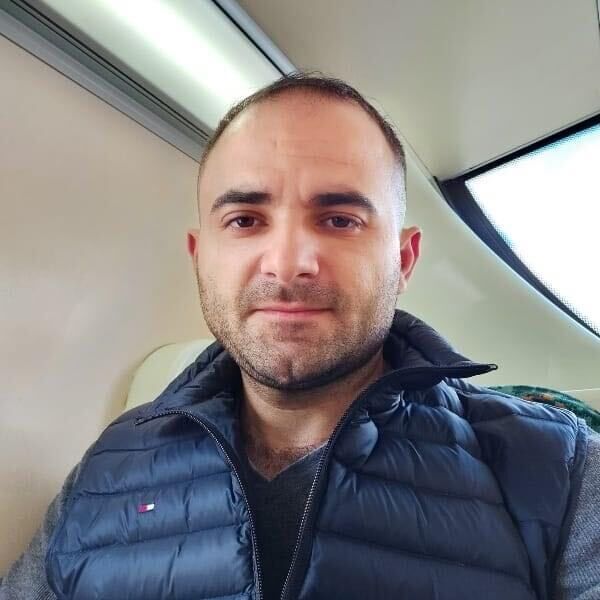  52948679  Sergiu, 35 ,    