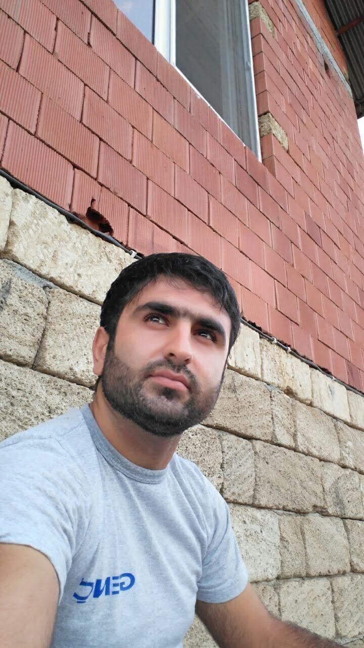  54708669  Emil, 37 ,    