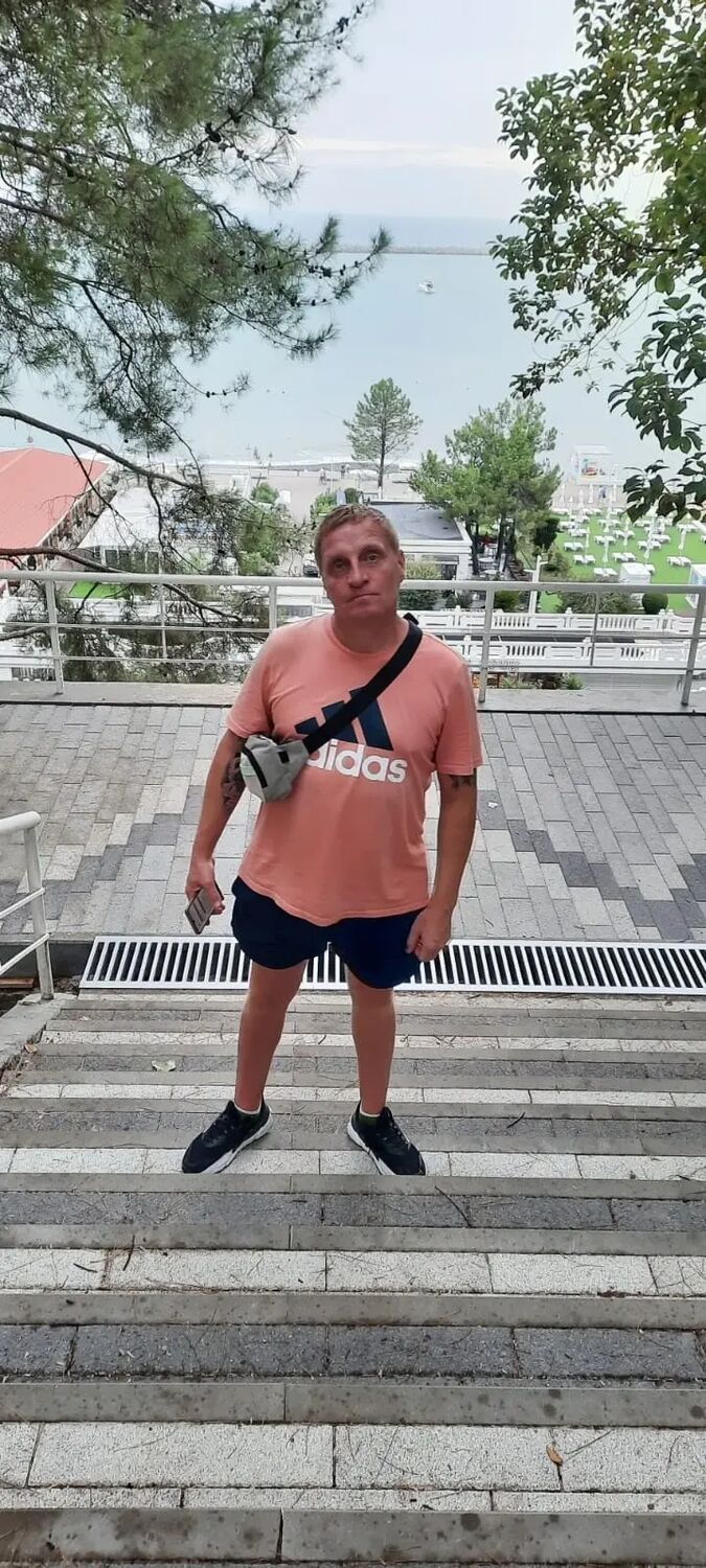 52550799  Alexandr, 42 ,    