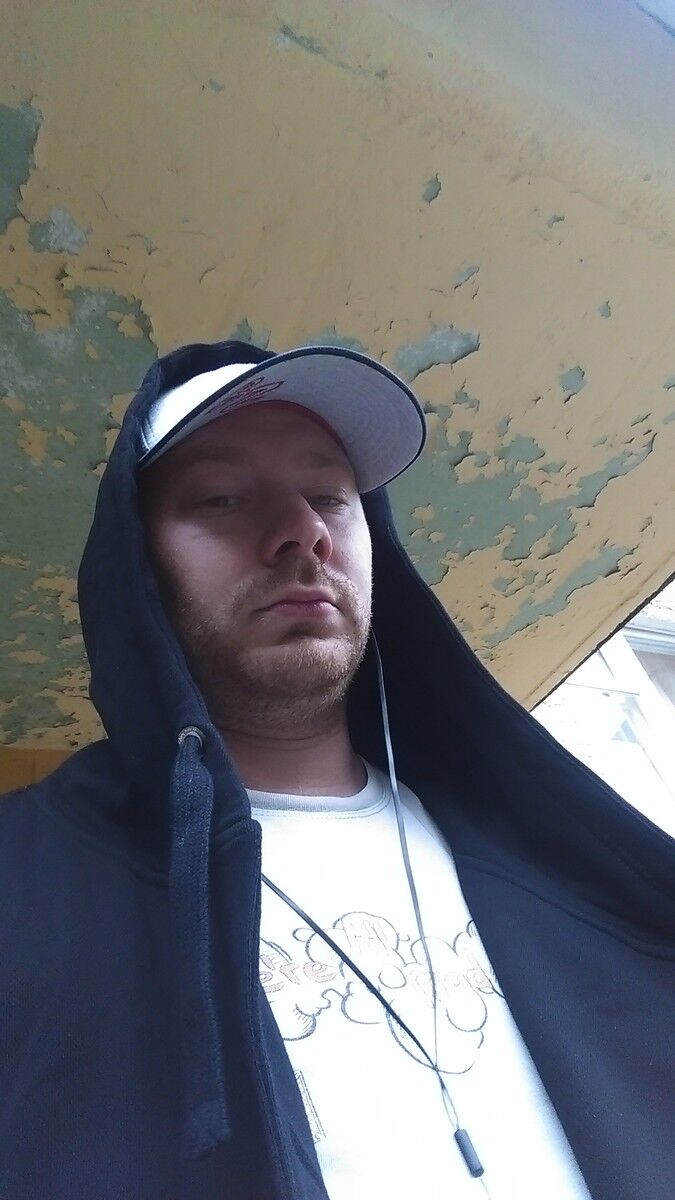  6463639  Denis, 39 ,    