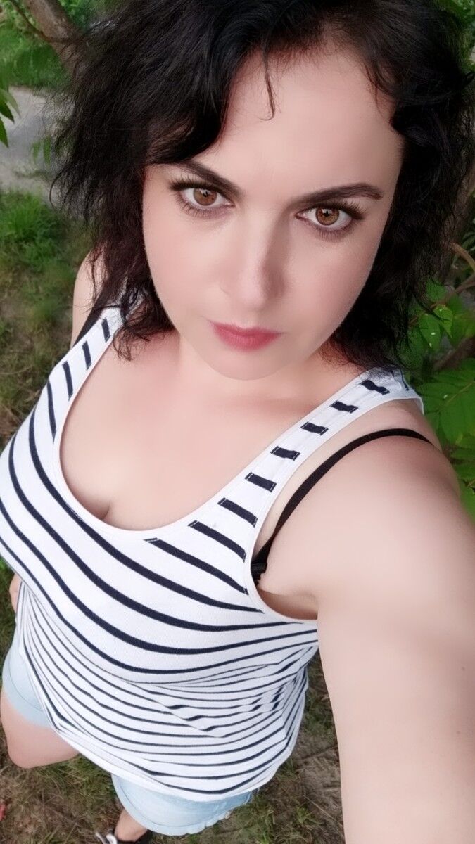  ,   Elena, 42 ,  