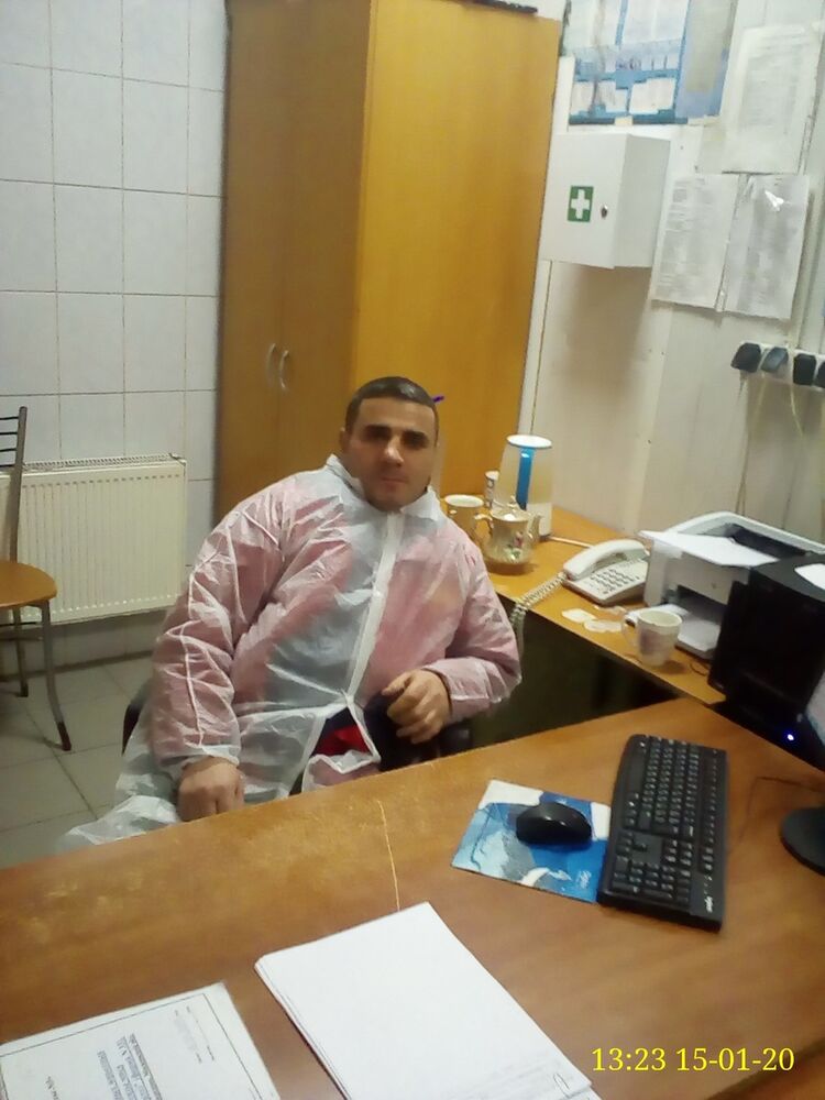  18742889  Niyaz, 41 ,    