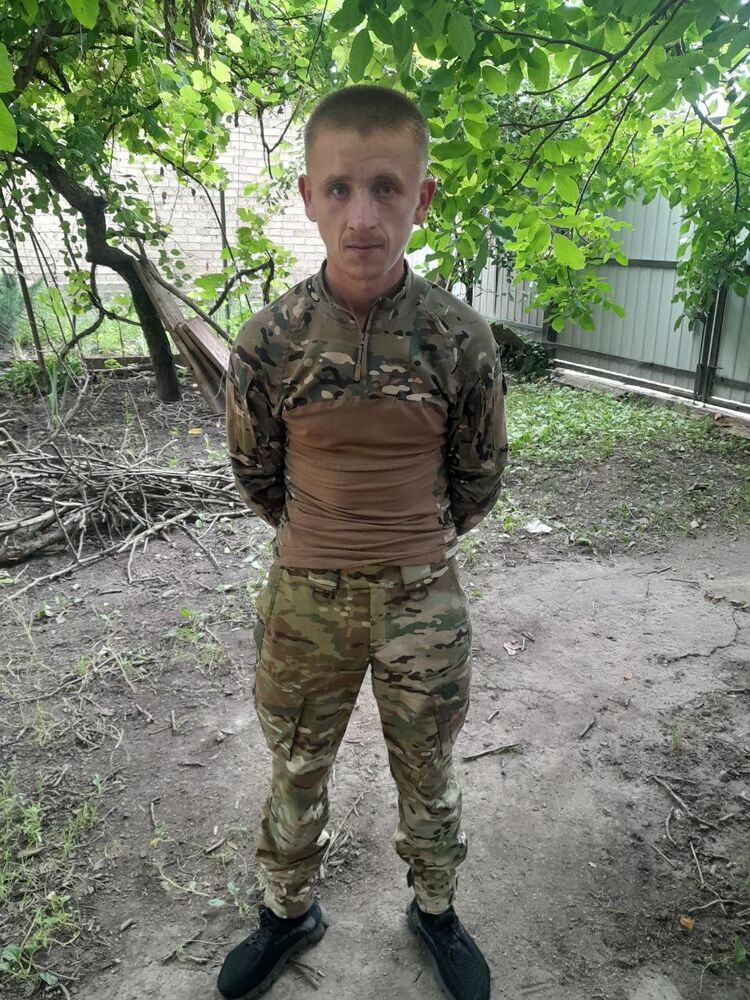  ,   Viktor, 27 ,   ,   