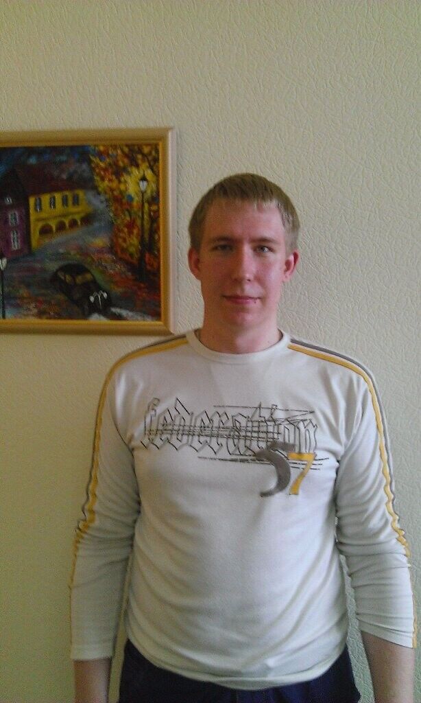  22239679  Konstantin, 33 ,    