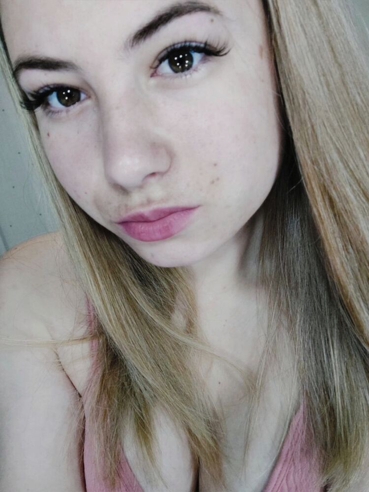  50269699  Erika, 27 ,    