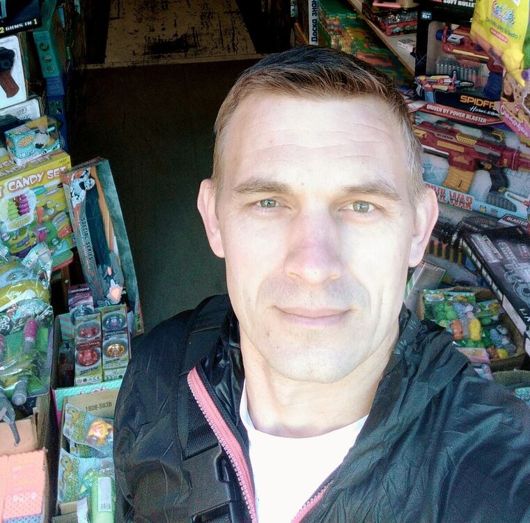  21249959  Denis, 40 ,    Praha