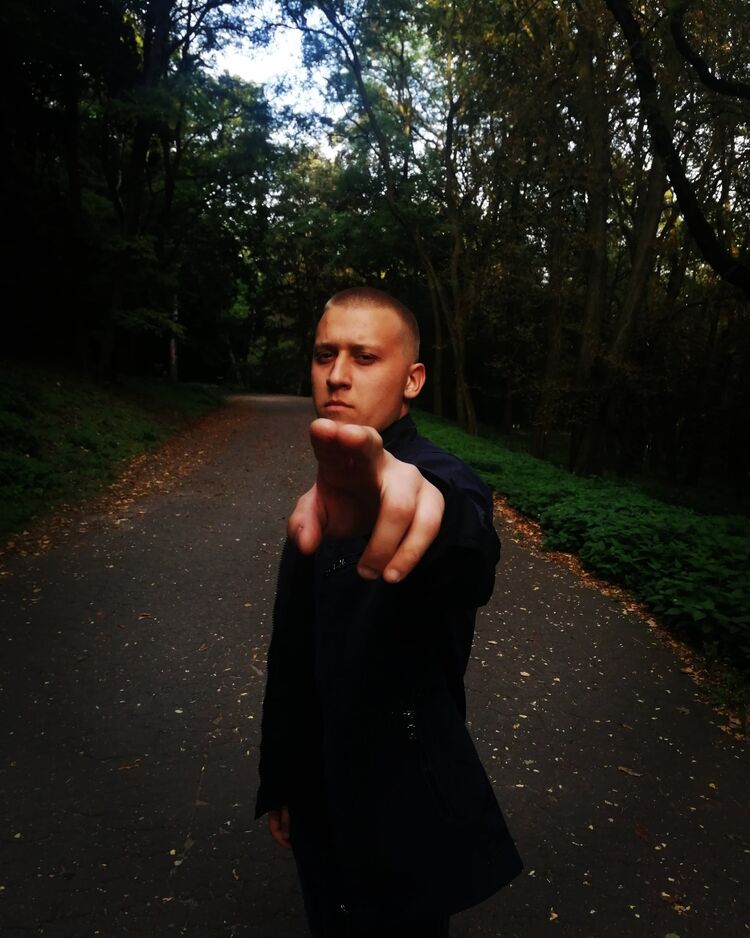  24048669  Aleksandr, 22 ,    