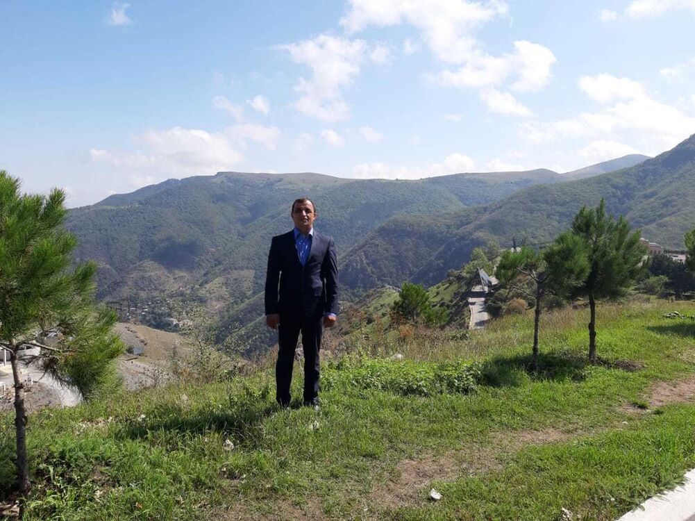  18944989  Ilkin, 40 ,    -