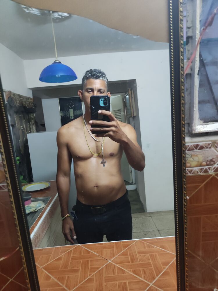  ,   Rafael, 40 ,  