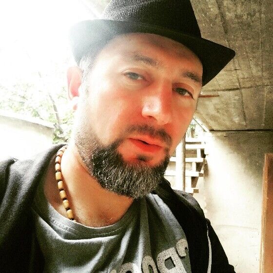  ,   Makedoneli, 32 ,   ,   