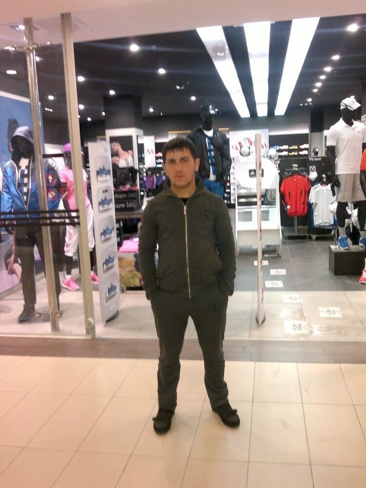  ,   Artur, 37 ,   ,   , c 
